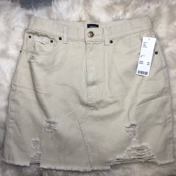 UO BDG Roxi Destructed Denim Mini skirt NWT Medium - Picture 4 of 12